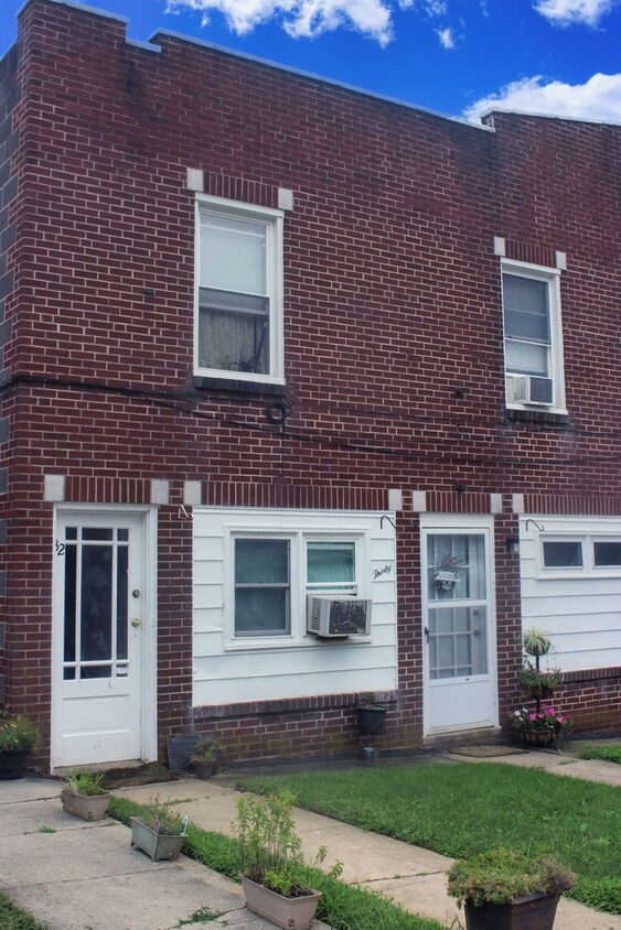 Primary Photo - 32 E. Franklin St, 2nd Fl, New Freedom, PA