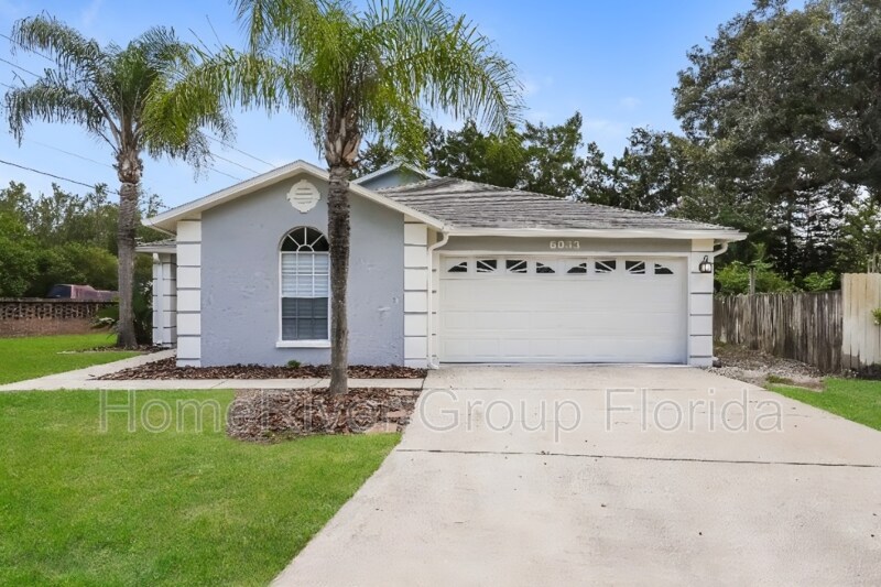 Foto principal - 6033 Canopy Oaks Ct
