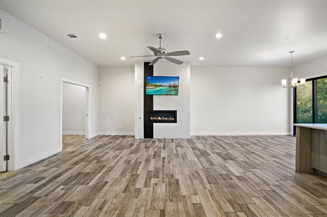 Building Photo - 410 Melba St