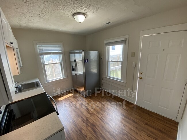 Building Photo - 318 3rd St
