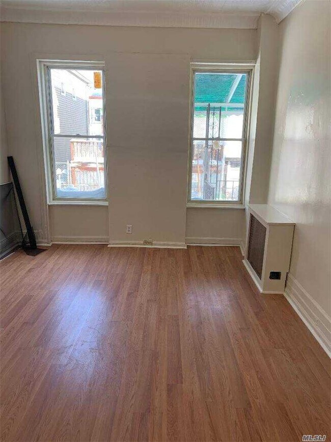 Foto del edificio - 87-31 126th St