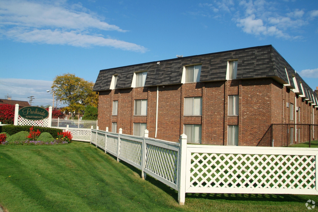 Building Photo - Parkside Apartments