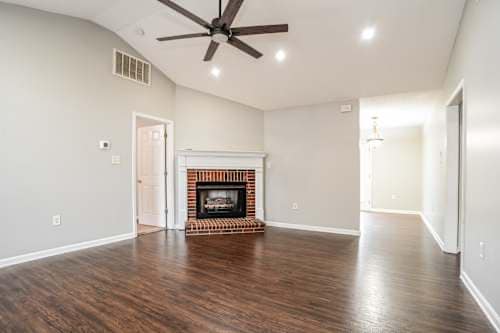 Foto del edificio - 515 Meadowbrook Dr