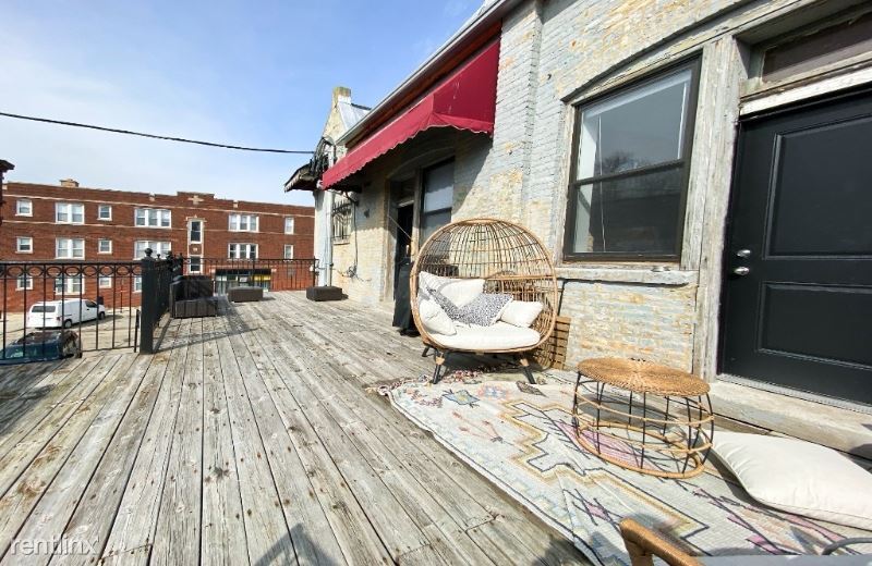 Building Photo - 3 br, 2 bath Apartment - 3345 W Fullerton Ave