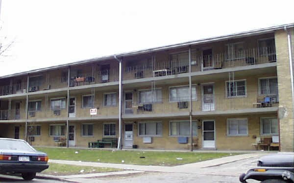 Foto principal - 7200-7210 N Ashland Blvd