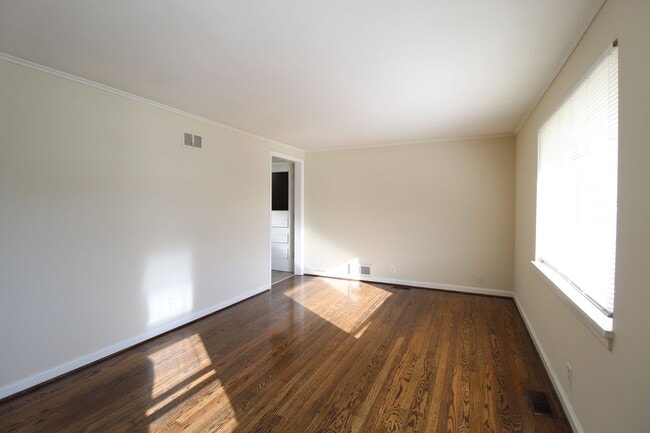 Building Photo - 2 Bedroom 1 Bath Home In The Waldo Area