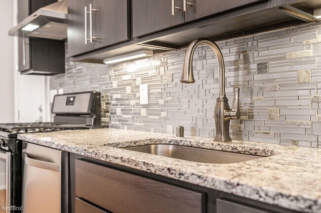 Building Photo - 1 br, 2 bath Condo - 415 E Market St Unit 303