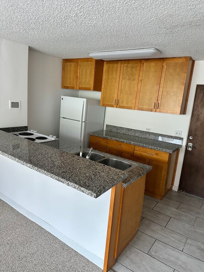 Building Photo - Discover Your Ideal Home in the Heart of T...