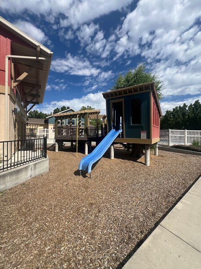 Foto del edificio - Awesome Townhome End-unit in South Jordan