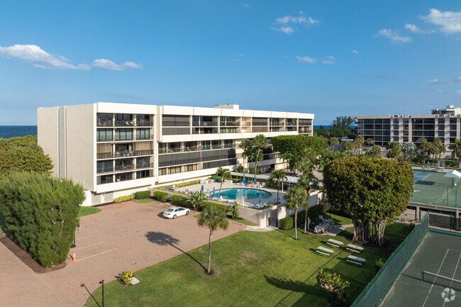 The Yacht & Racquet Club