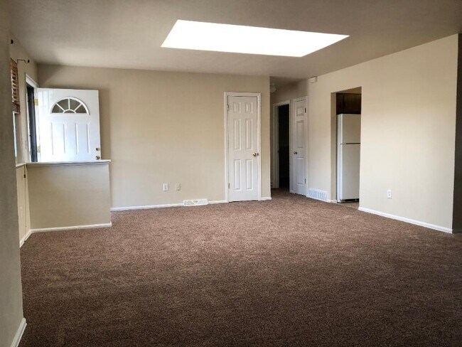 Foto del edificio - 4634 Routt St