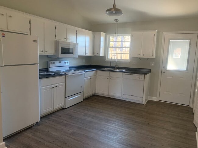 Foto del edificio - Two Bedroom, One Bath Duplex in Havelock