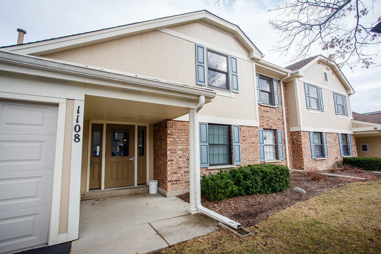 1108 Woodbury Ln Unit A2, Wheeling, IL 60090 Condo for Rent in