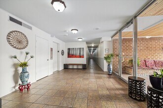 Building Photo - 505 Westcott St