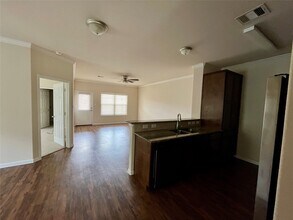 Building Photo - 605 Rosewood St