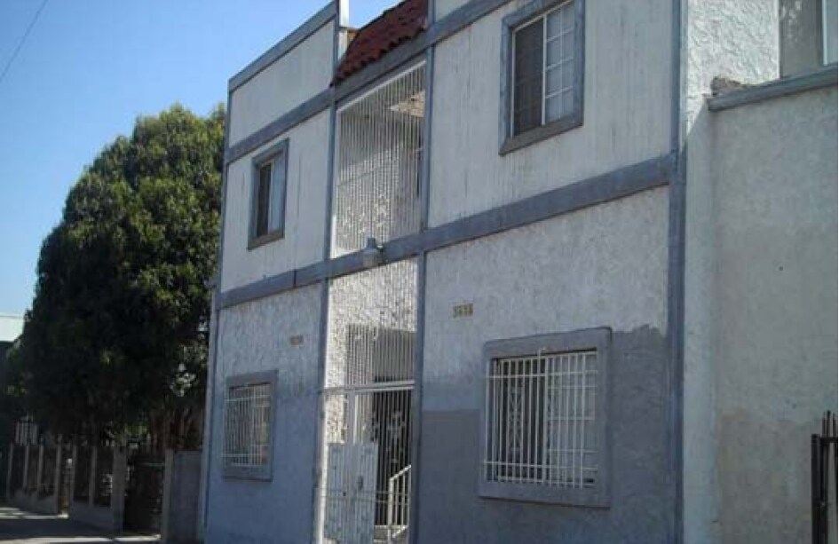Primary Photo - 5870-5872 S Figueroa St
