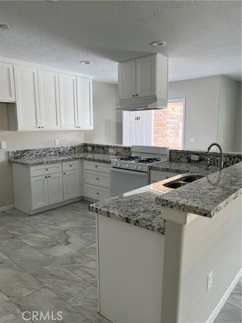 Foto del edificio - 16550 Olive St