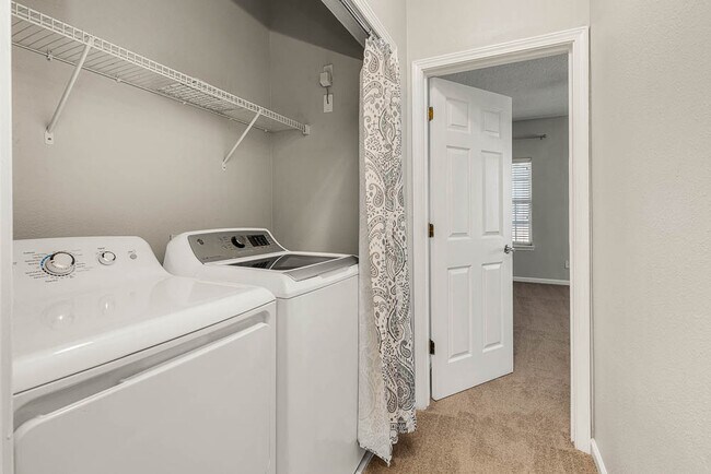 Foto del edificio - 12423 Forest Lake Cir E