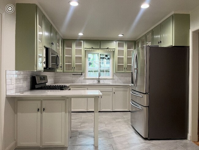 Foto del edificio - Beautifully updated midtown charmer!