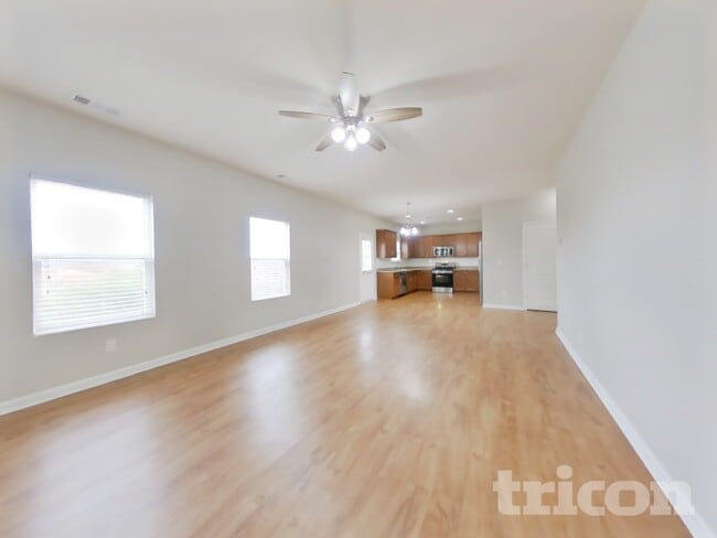 Foto del edificio - 2245 Bee Hive Dr