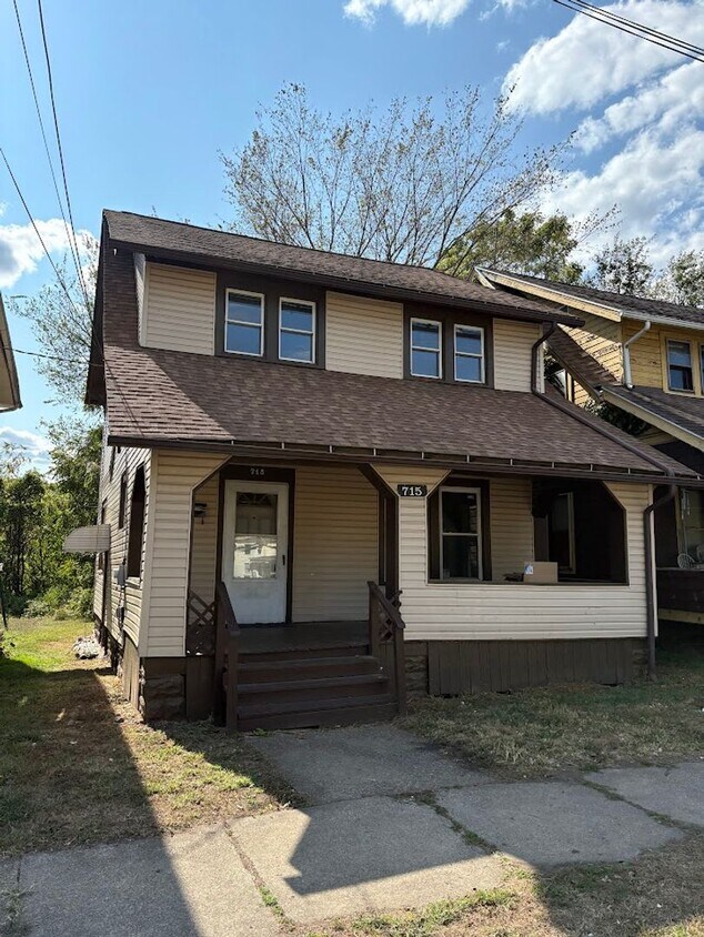 Foto principal - Three bedroom one bathroom home for rent