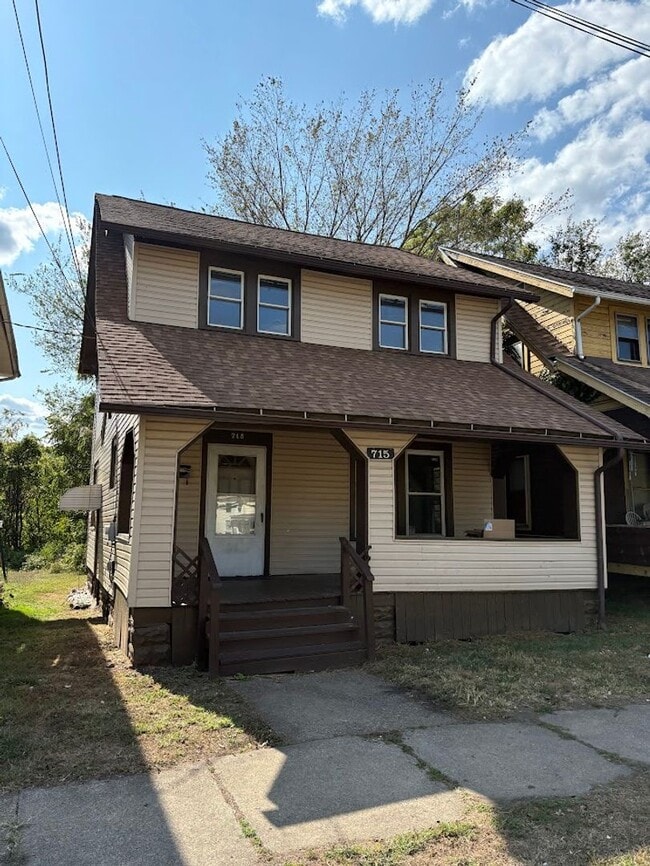 Building Photo - 715 3rd St SE