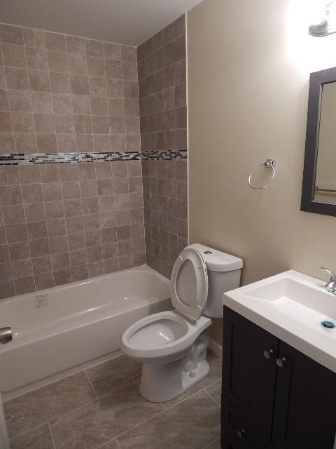 bath - 2902 Frankford Ave