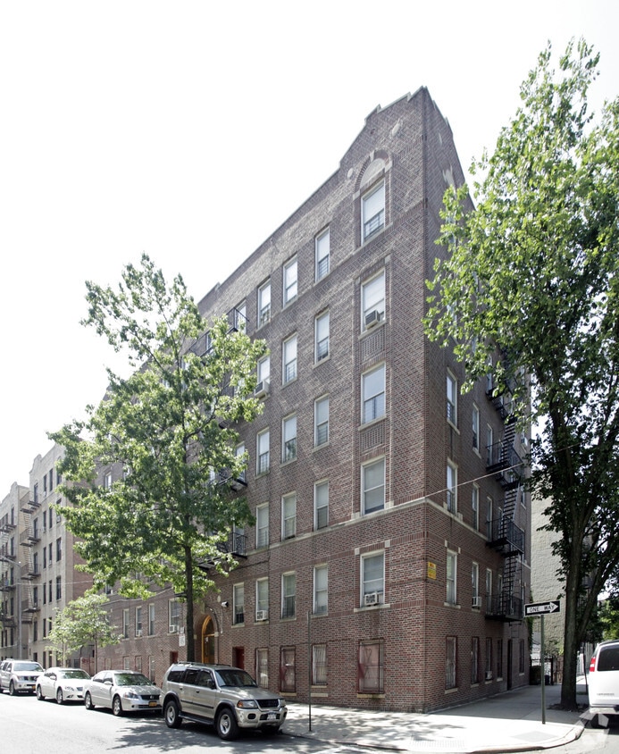Primary Photo - 334 E 205th St