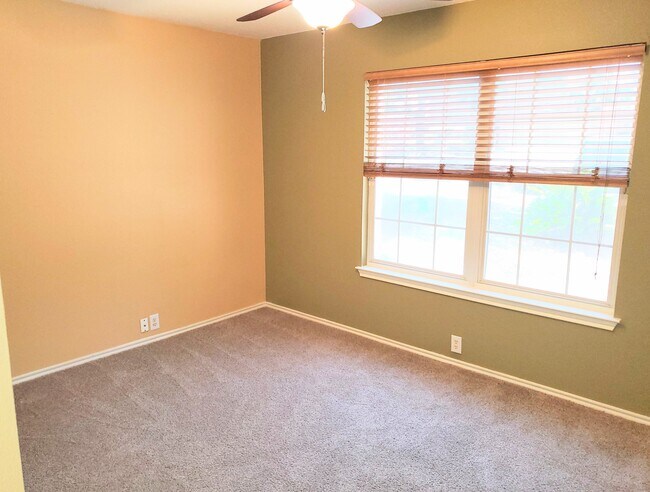 Building Photo - 2020 Coats Cir