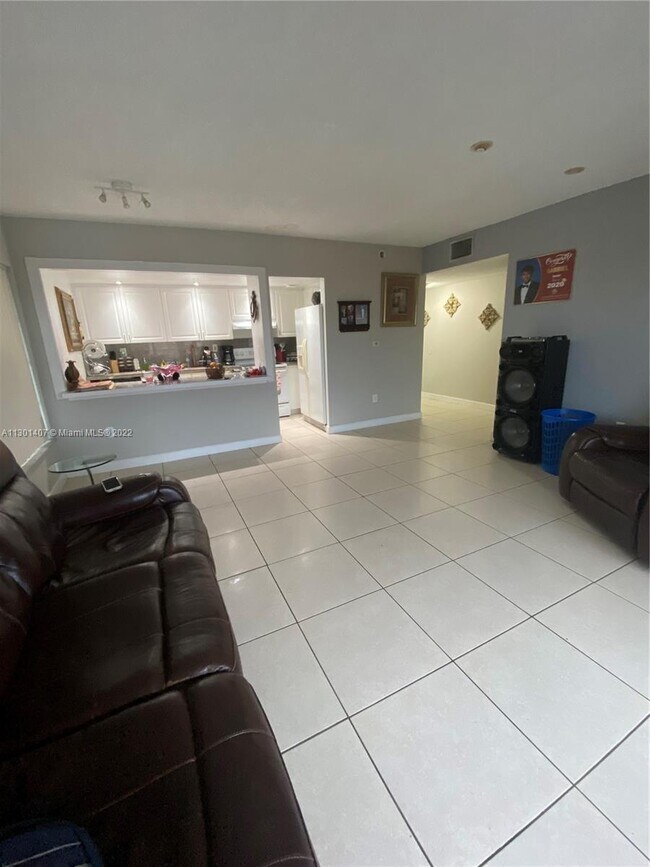 Foto del edificio - 17600 NW 68th Ave