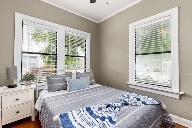 Foto del edificio - 203 W Magnolia Ave