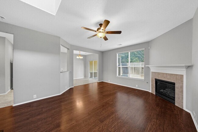 Foto del edificio - 13600 Breton Ridge St