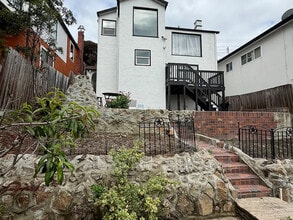 Building Photo - 716 Gateview Ave