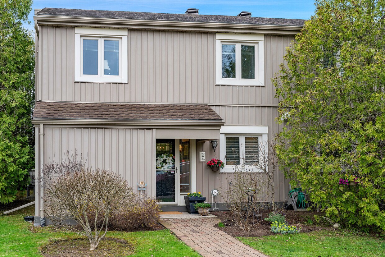 Photo principale - 565 Oxbow Crescent