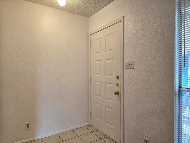 Foto del edificio - 1404 Matthews Ln