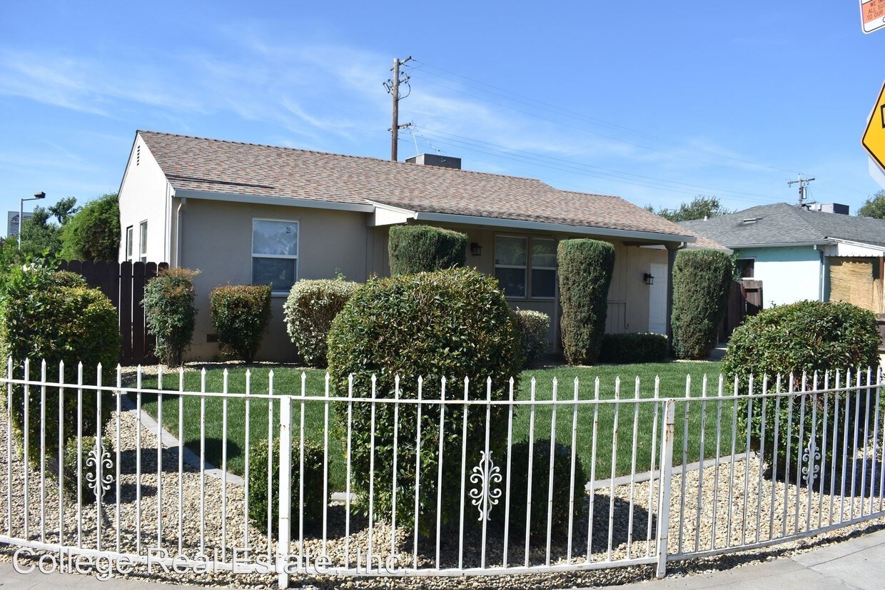 Primary Photo - 2 br, 1 bath House - 103 E. Barrymore St.