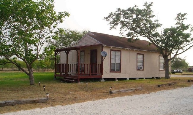 Building Photo - 5444-5450 W Riverview Dr