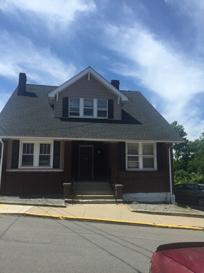 Building Photo - 374 Forest Ave