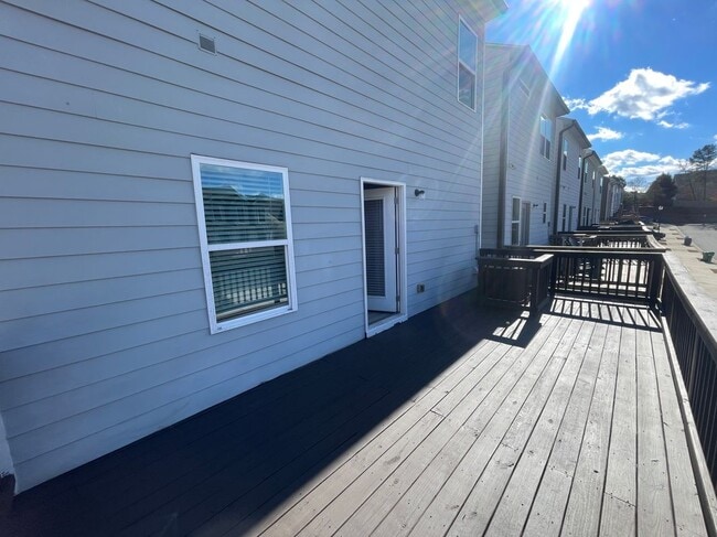 Building Photo - 525 Ruths Dr