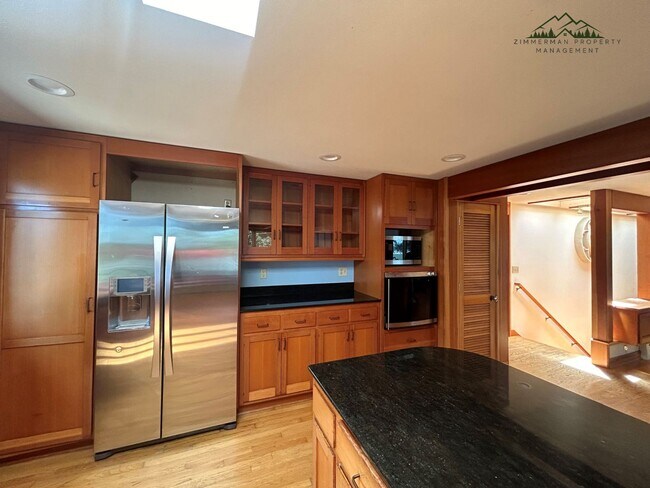 Foto del edificio - 320 Sunset Dr