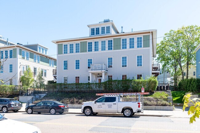 25 Lennon Ct se encuentra en el sur de Boston. - 945 E Broadway