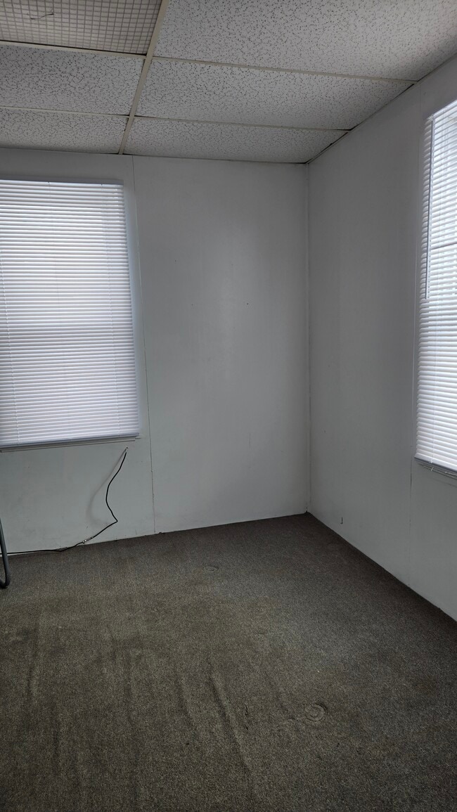 livingroom - 626 W Pittsburgh St