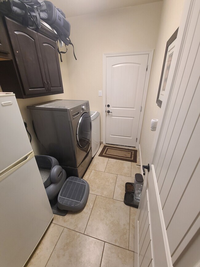 Foto del edificio - 15508 Fox Ln