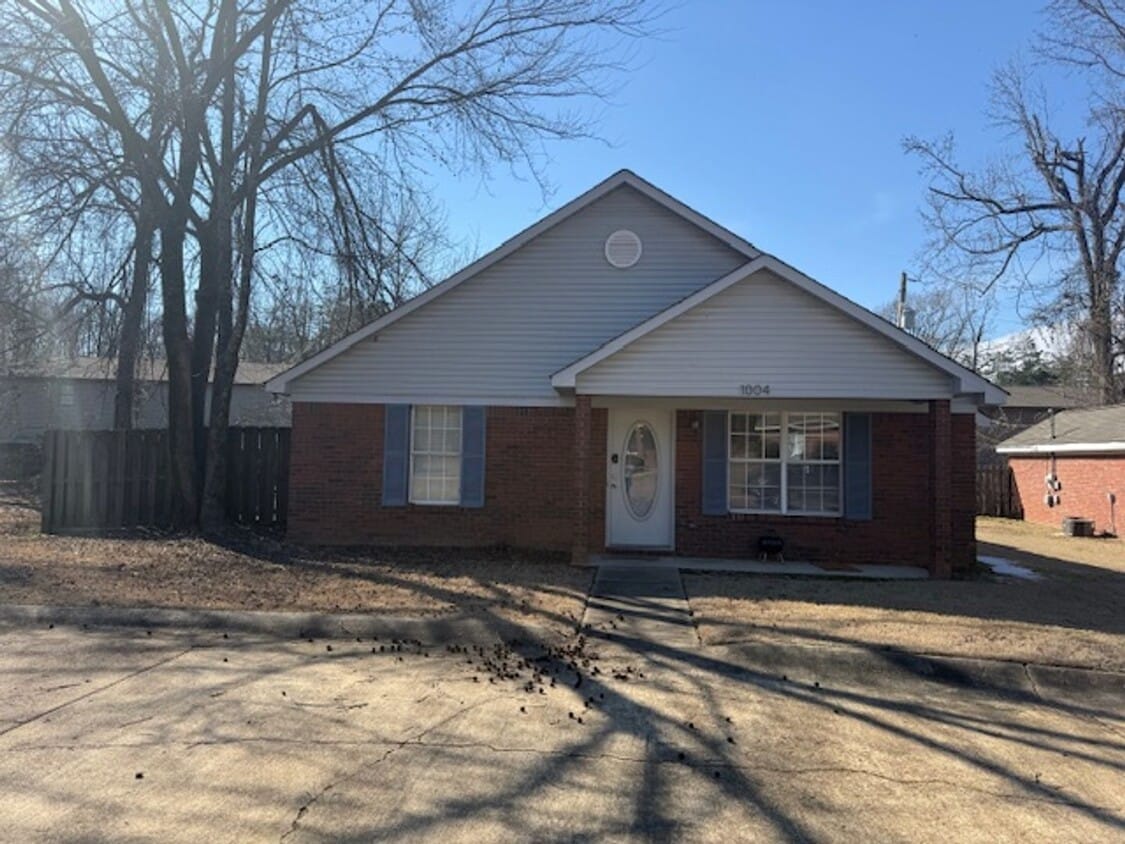 Photo - 1004 Creekside Place, Oxford, MS 38655