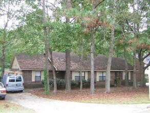 Building Photo - 110 Meadowbrook Ct