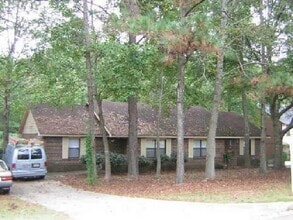 Building Photo - 110 Meadowbrook Ct