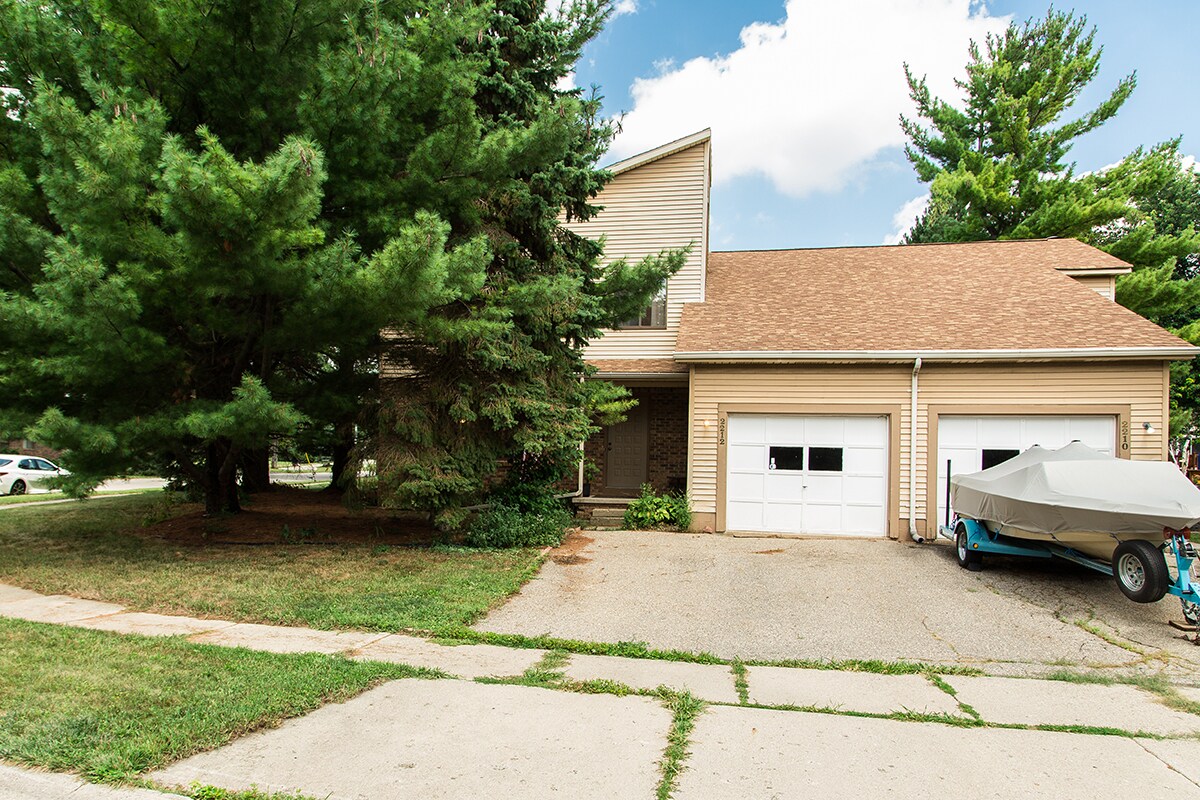 Primary Photo - 2210 Woodleaf Ct