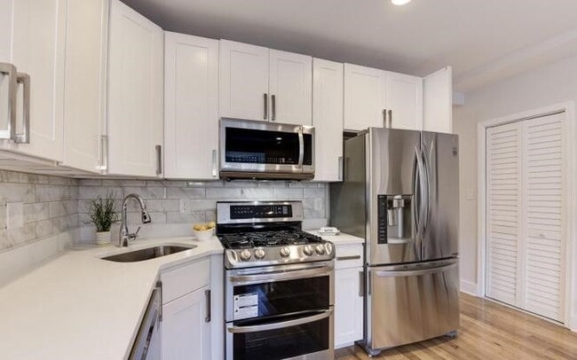 Building Photo - 1224 Holbrook St NE