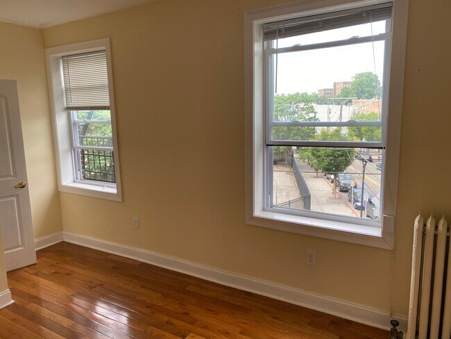 Building Photo - 270 Palisade Ave