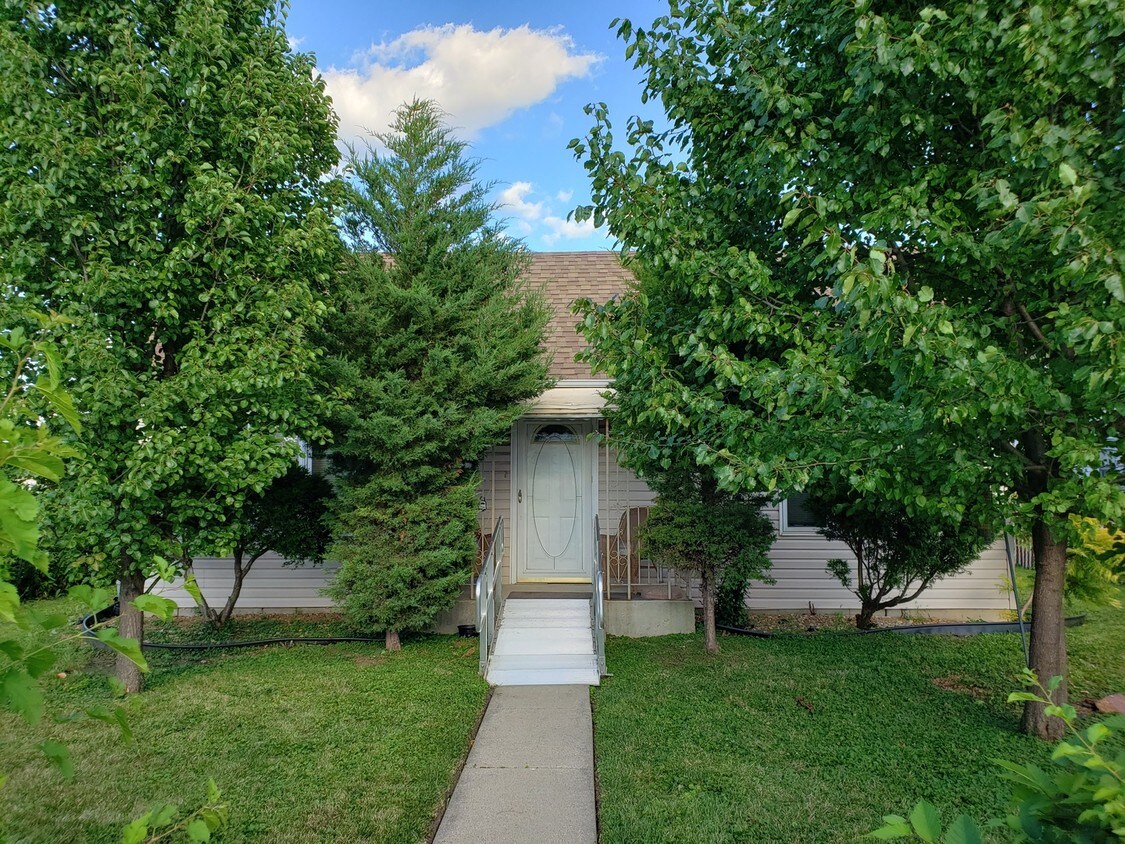 7801 Linder Ave, Burbank, IL 60459 House Rental in Burbank, IL